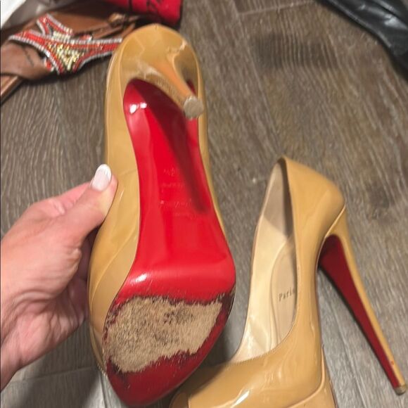Christian Louboutin Tan Stiletto Heels 40.5 - Picture 4 of 7